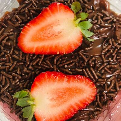Brownie chocolate com morango