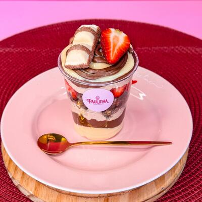 Copo Supreme Kinder Bueno com Morango 200ml