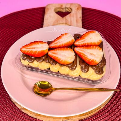 Pizza Brownie Ninhotella com morango 