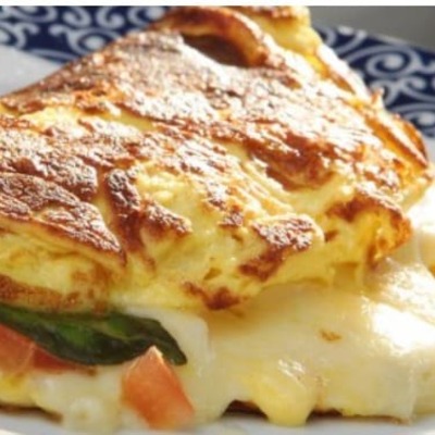Omelete 3 queijos
