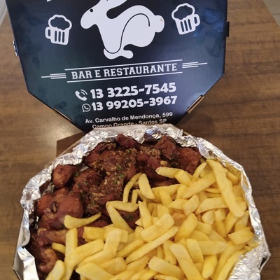 Frango a passarinho e fritas inteiro