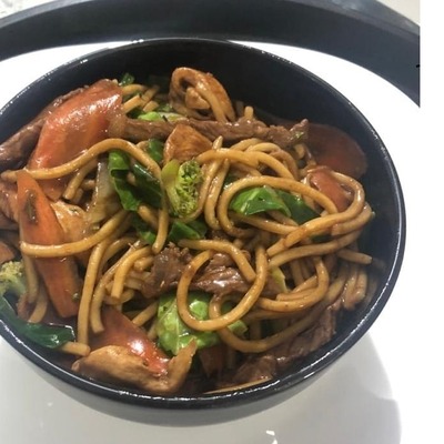 Yakisoba Mista 800g + 10 unidades de Hot rolls