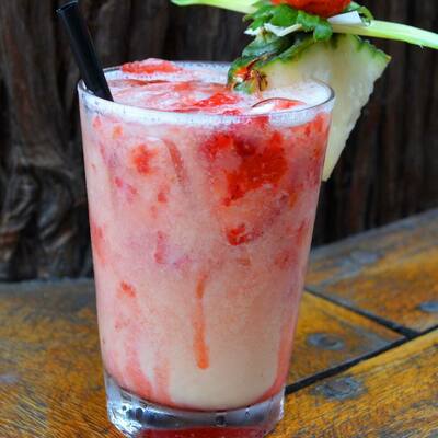 Caipirinha de Yakut com morango + Picolé 700ml