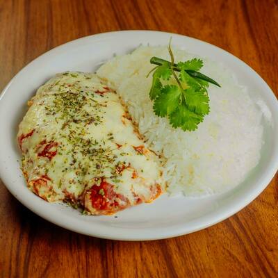 Filé de frango à parmegiana
