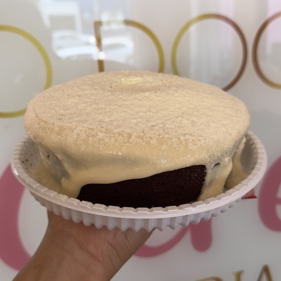 Bolo de chocolate com vulcão de ninho 