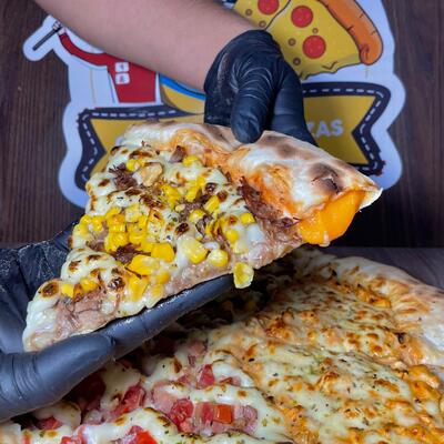 Pizza Hiper(45cm) + Borda Recheada + Coca-Cola 2L  *serve 16 fatias.