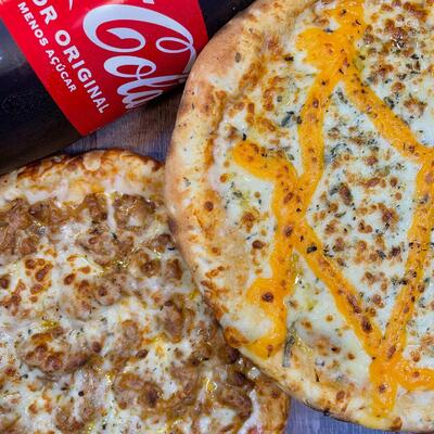 2 Pizzas Grandes 40cm + 1 Coca-Cola 2L