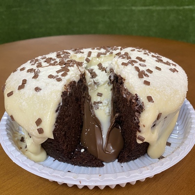 Bolo de chocolate vulcão ninho com nutella 